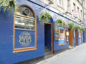1280px-World's_End_pub,_High_Street_Edinburgh Kim Traynor
